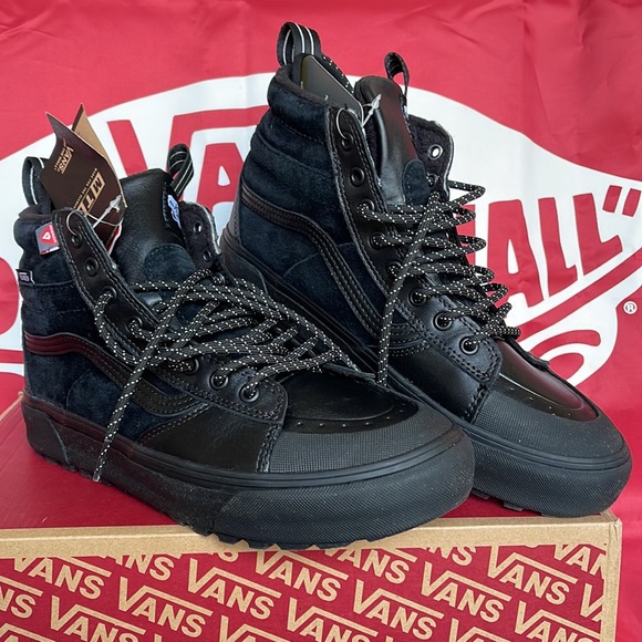 Vans • WMNS Sk8-Hi Mte-2
Black/Black
VN0007NKBKA
boots - sneakers - Picture 7 of 16